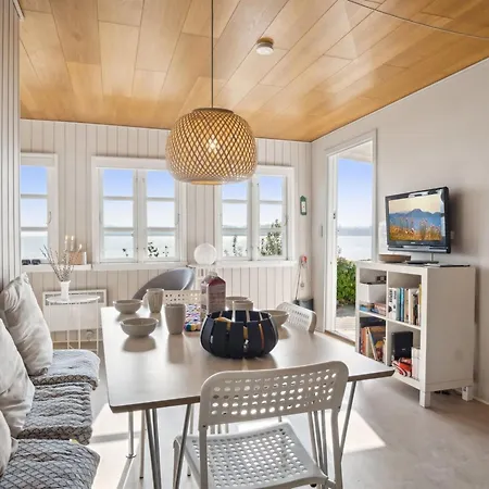 Drifa - 20m From The Sea By Interhome Vakantiehuis *